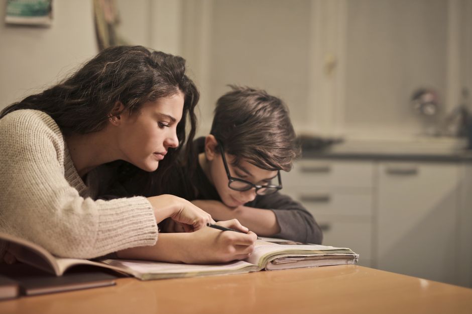 O lugar dos irmãos neurotípicos: Como dar atenção sem que sintam que o TDAH/Autismo roubou você deles.