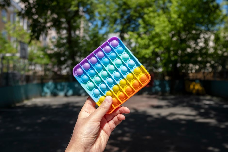 Fidget toys caseiros ansiedade: mochila emocional do seu filho