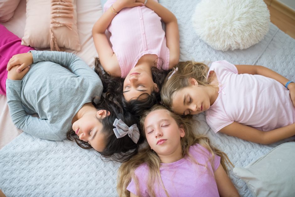 TDAH em meninas: Por que elas passam despercebidas e como detectar os sinais de desatenção silenciosa.